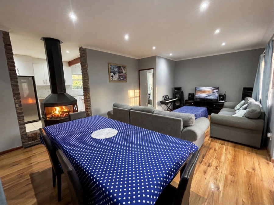To Let 3 Bedroom Property for Rent in Bothasig Western Cape